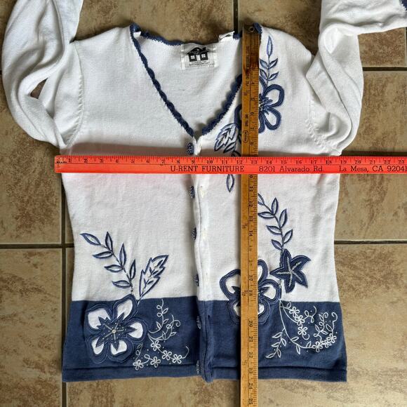 Storybook Knits Rare Vintage White Blue Flowers Cardigan Embroidered Beaded XS - Picture 8 of 8